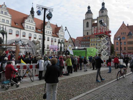 Die Welt strömte - letztes Aufgebot der Feierwilligen