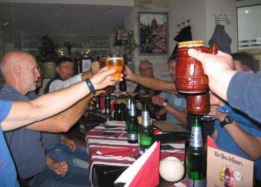 Anstoßen ging schon wieder