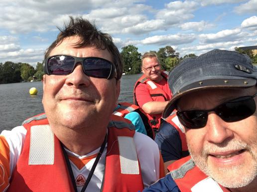 Wieder kein Bier - da hält Tommi noch den Mund.