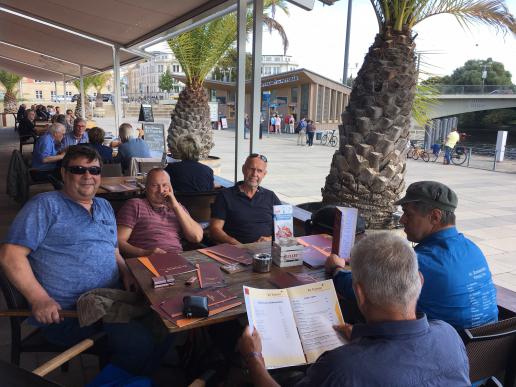 Da hatte Tommi noch nicht vergessen, dass die Zahnprothese im Hotel war... Danke!