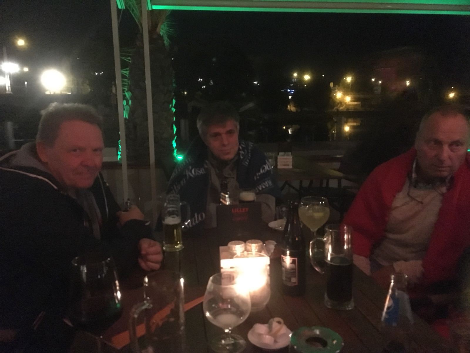 Der rote Umhang - ein Schlafmittel aus dem Orient