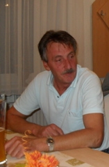 Schnauzer zu breit, sonst fast echt.